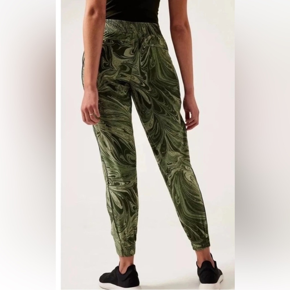 NWOT Athleta Brooklyn Jogger High Rise Pants Sumi Marble Swirl Green Size 4 *A23